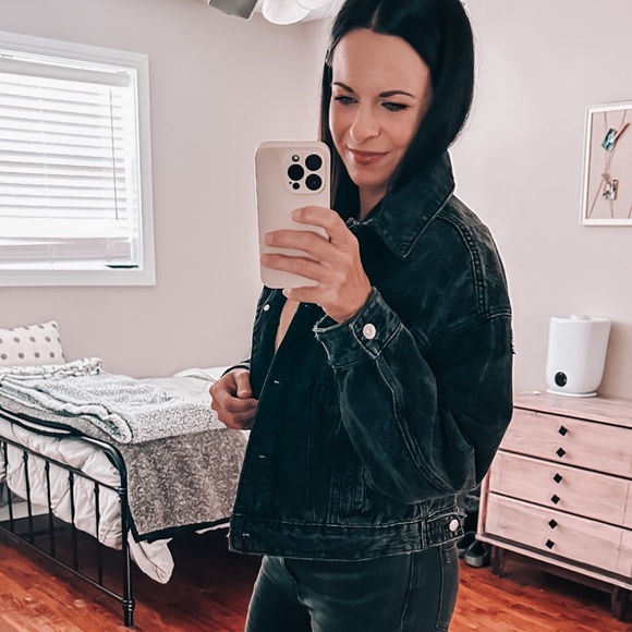new ✨ black washed oversized jean jacket - Picture 4 of 6